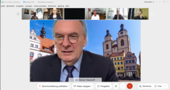 Herr Haseloff mit den Teilnehmern des Ausschusses