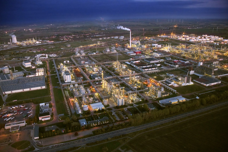Chemiestandort Leuna Ansicht bei Nacht